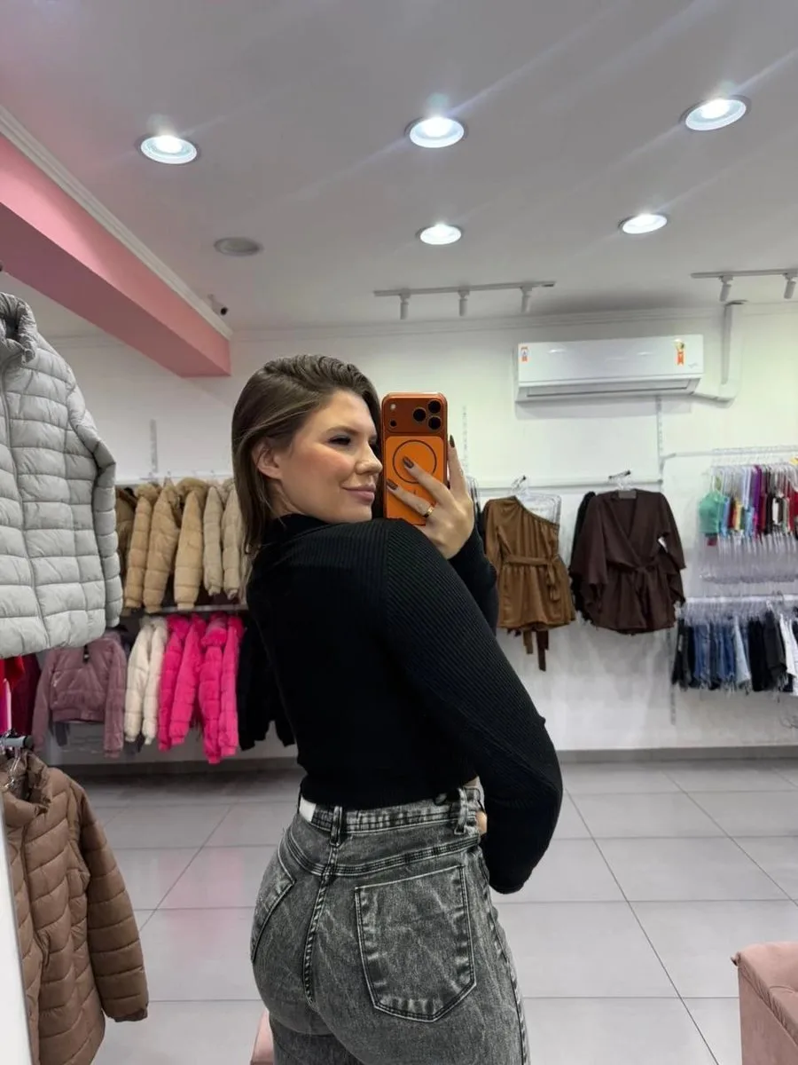 Cropped Modal Mousse Com Manga Longa E Gola Dobrada Preto - foto 2