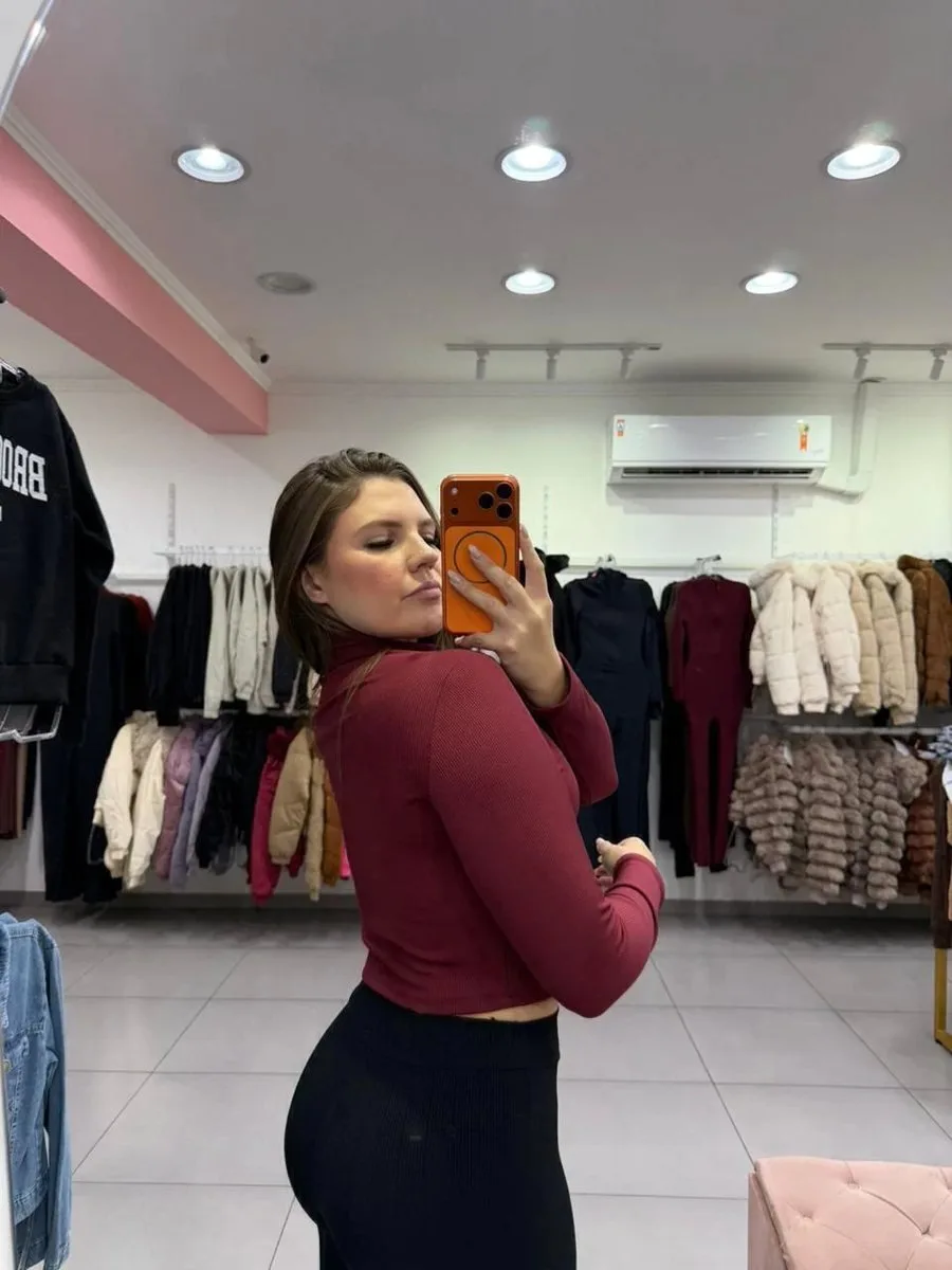 Cropped Térmico Canelado Com Gola Manga Longa Bordo - foto 2