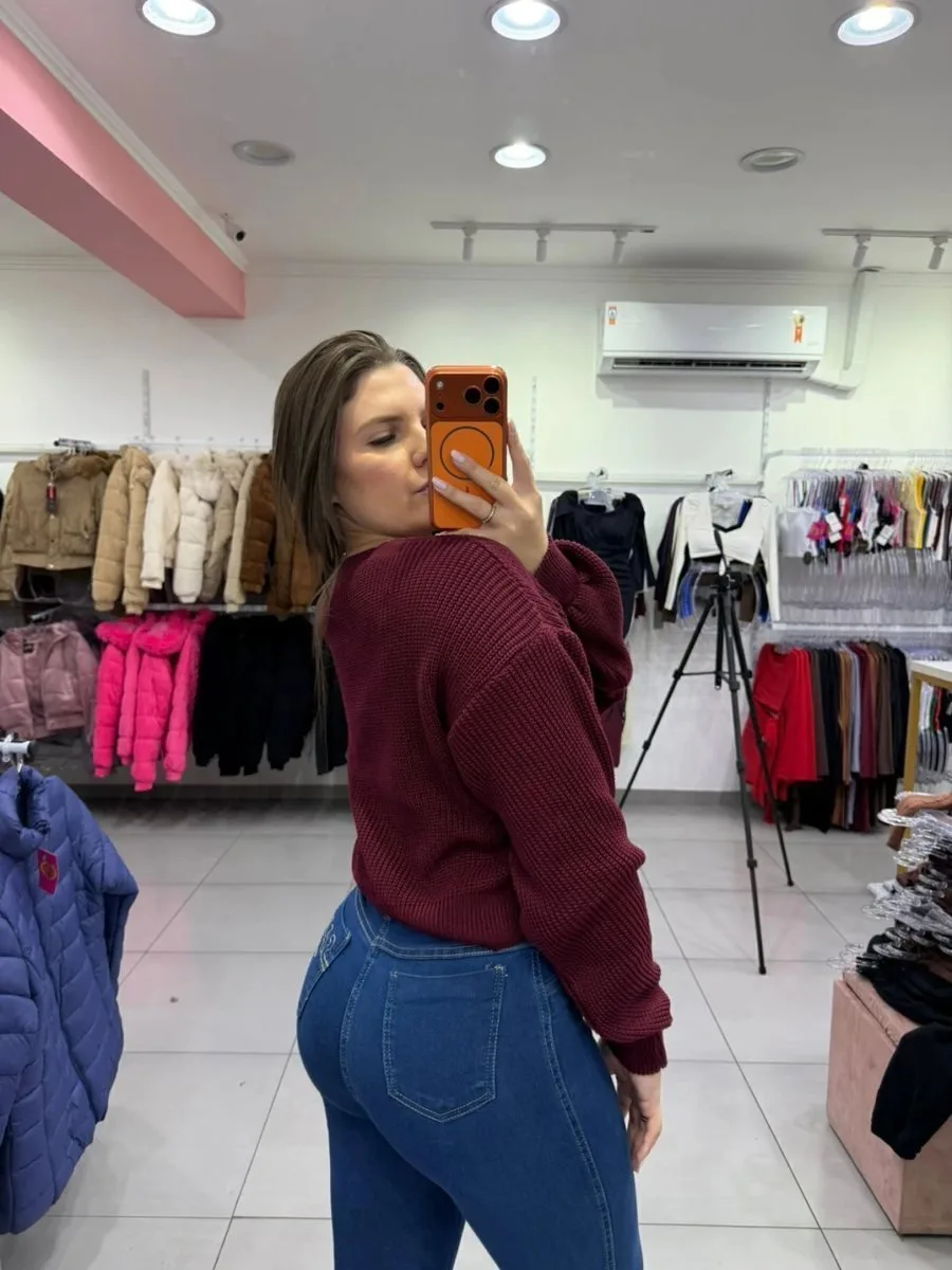 Cropped Tricot Gola V Com Botões E Mangas Bufantes Punhos Bordo - foto 2
