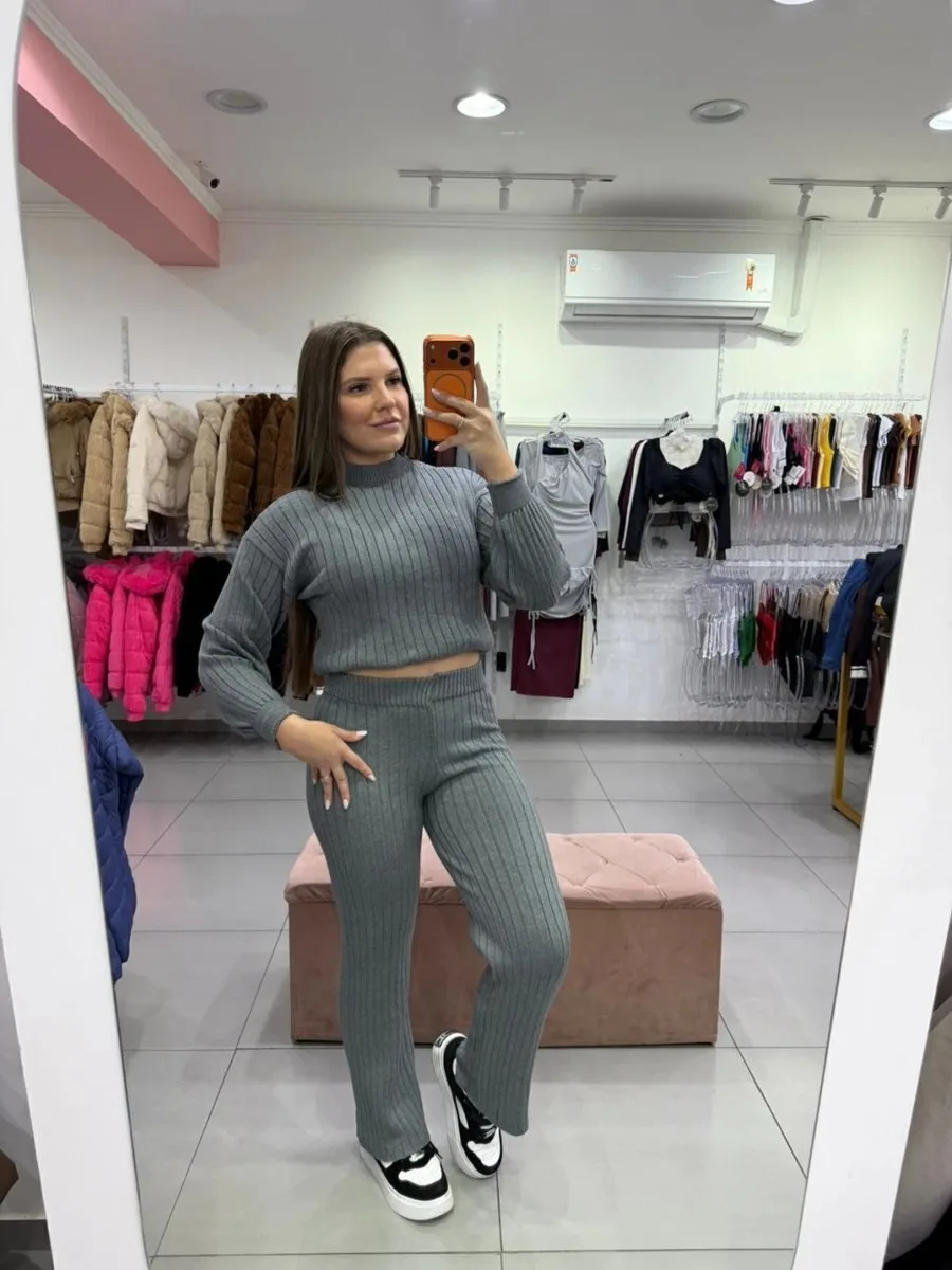 Conjunto Modal Mousse Cropped Com Gola e Calça Cinza - foto 2