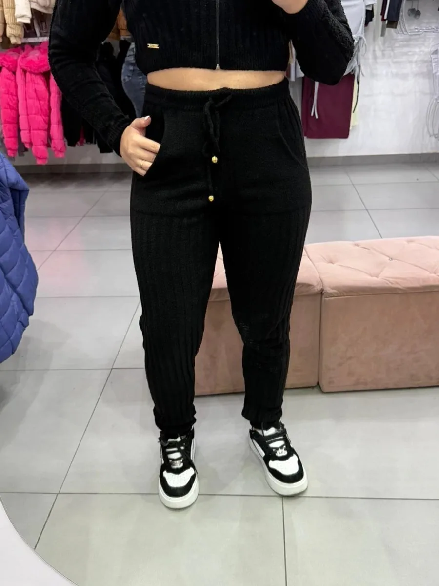 Conjunto Luxxo Modal Mousse Cropped Casaquinho Com Ziper E Capuz Calça Com Bolso E Cordinha Preto - foto 6