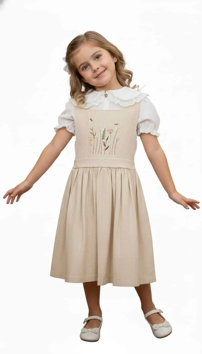 Vestido Jardineira - Salopete Infantil Flor de Lis em Linho - MOM - Bege - foto 6