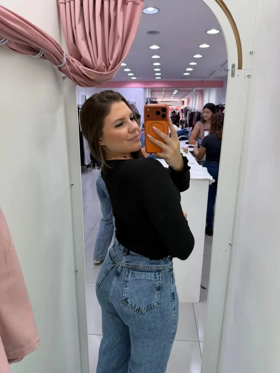 Cropped Tecido Brilhoso Com Manga Longa E Regulagem Na Frente - foto 2