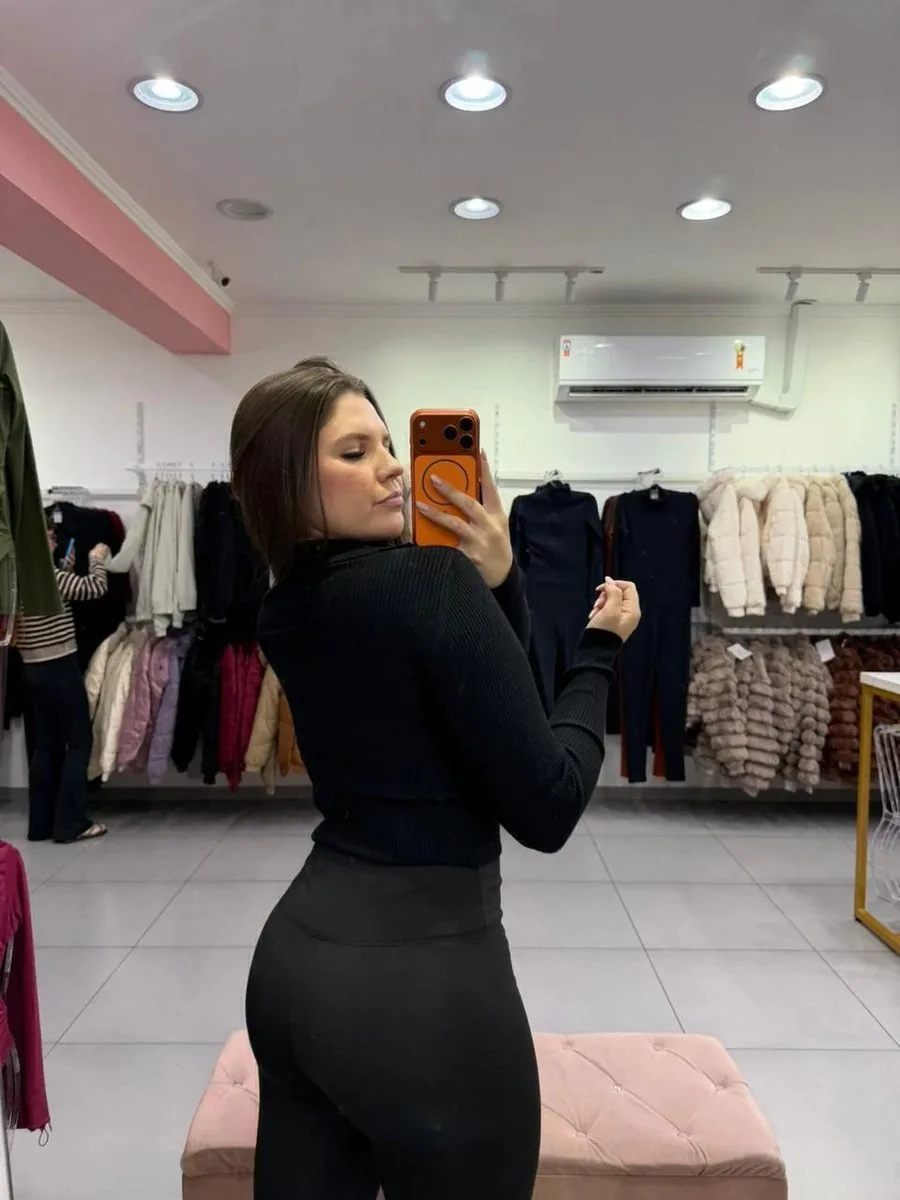 Cropped Modal Mousse Detalhe Na Gola E Manga Longa Preto - foto 2