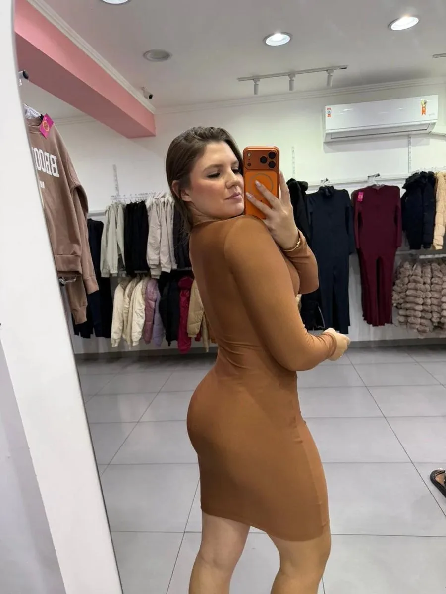 Vestido Suplex Curto Com Manga Longa E Gola Quadrada Marrom - foto 2