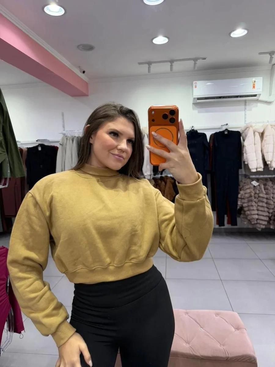 Moletinho Cropped Com Manga Longa E Gola Alta Bege - foto 1