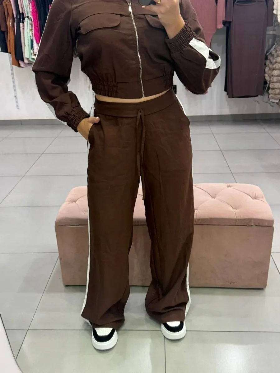 Conjunto Alfaiataria Calça Pantalona Com Bolsos E Casaco Cropped Com Ziper Marrom Escuro - foto 3