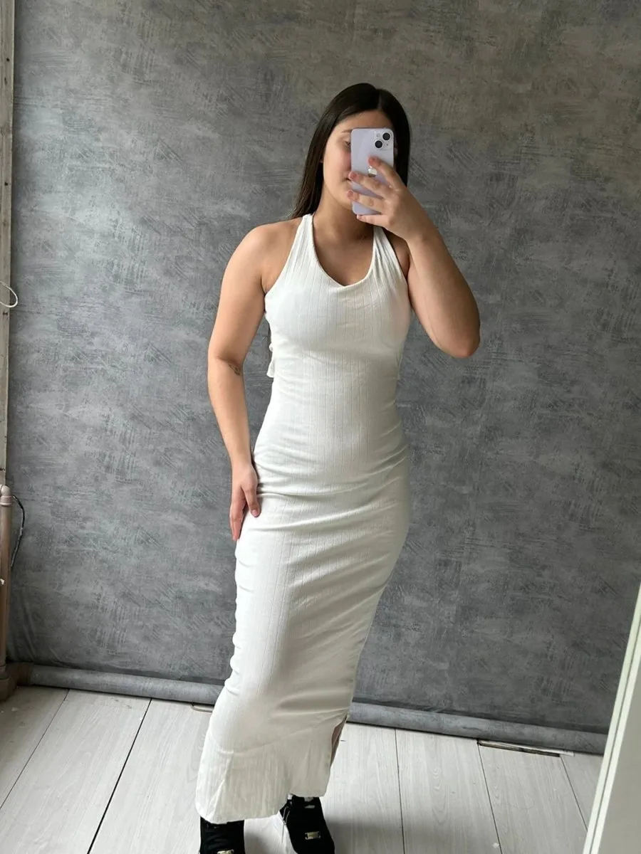 Vestido Longo Canelado Algodão Fenda Lateral Com Detalhe Atrás E Amarração Branco - foto 1