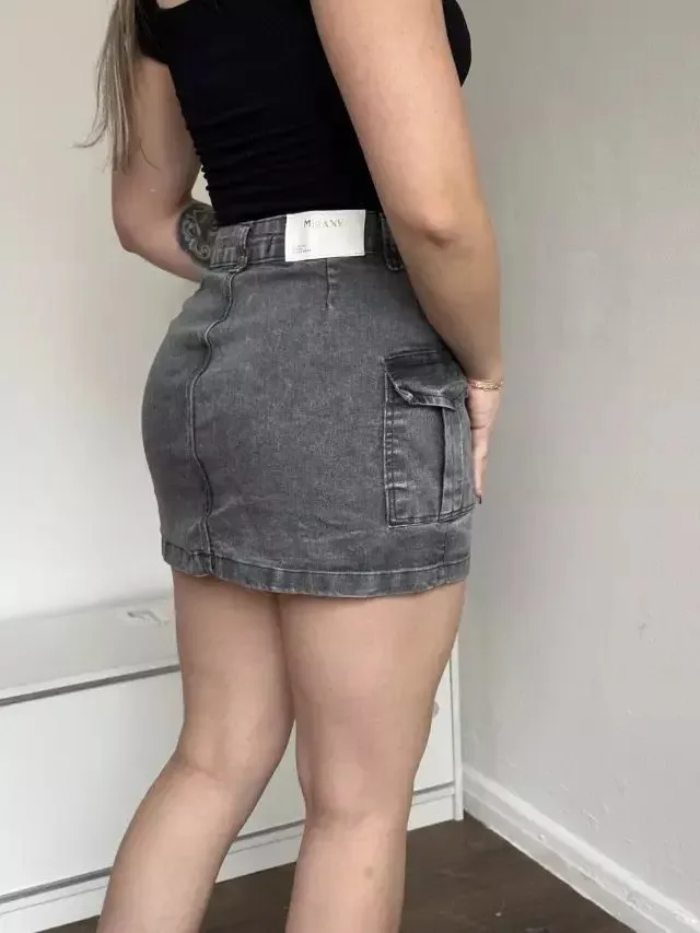 Saia Jeans Cargo Lavagem Grafite Botão Branco E Prata - foto 2