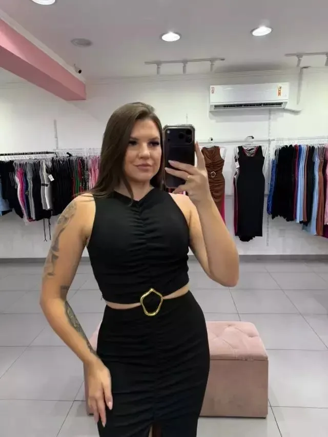 Vestido Midi Atoalhado Detalhe Argola E Fenda Na Frente Preto - foto 1