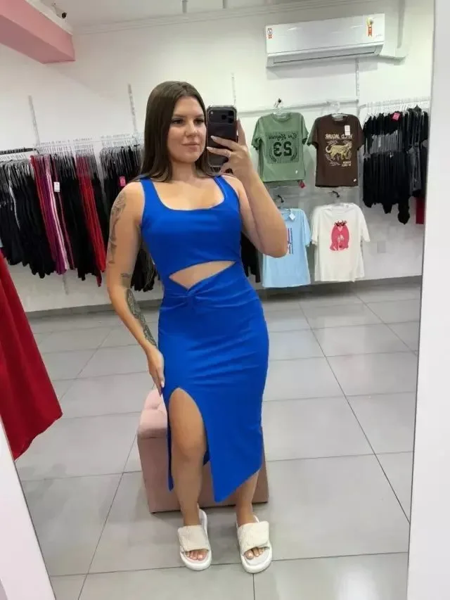Vestido Canelado Fino Midi Abertura Na Barriga Com Bojo E Fenda - foto 1