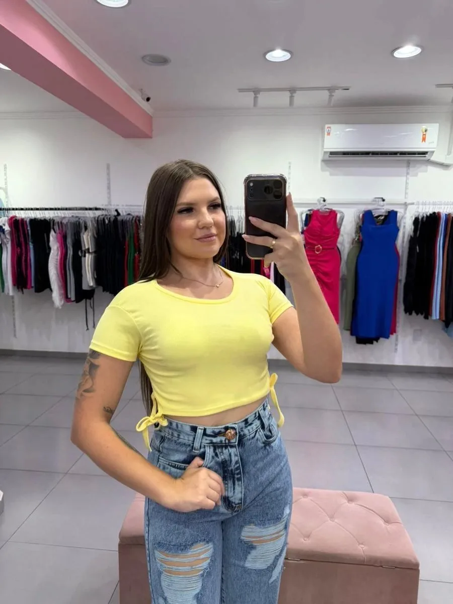 Cropped Canelado Fino Com Manga Curta E Detalhe Amarrar Amarelo - foto 1