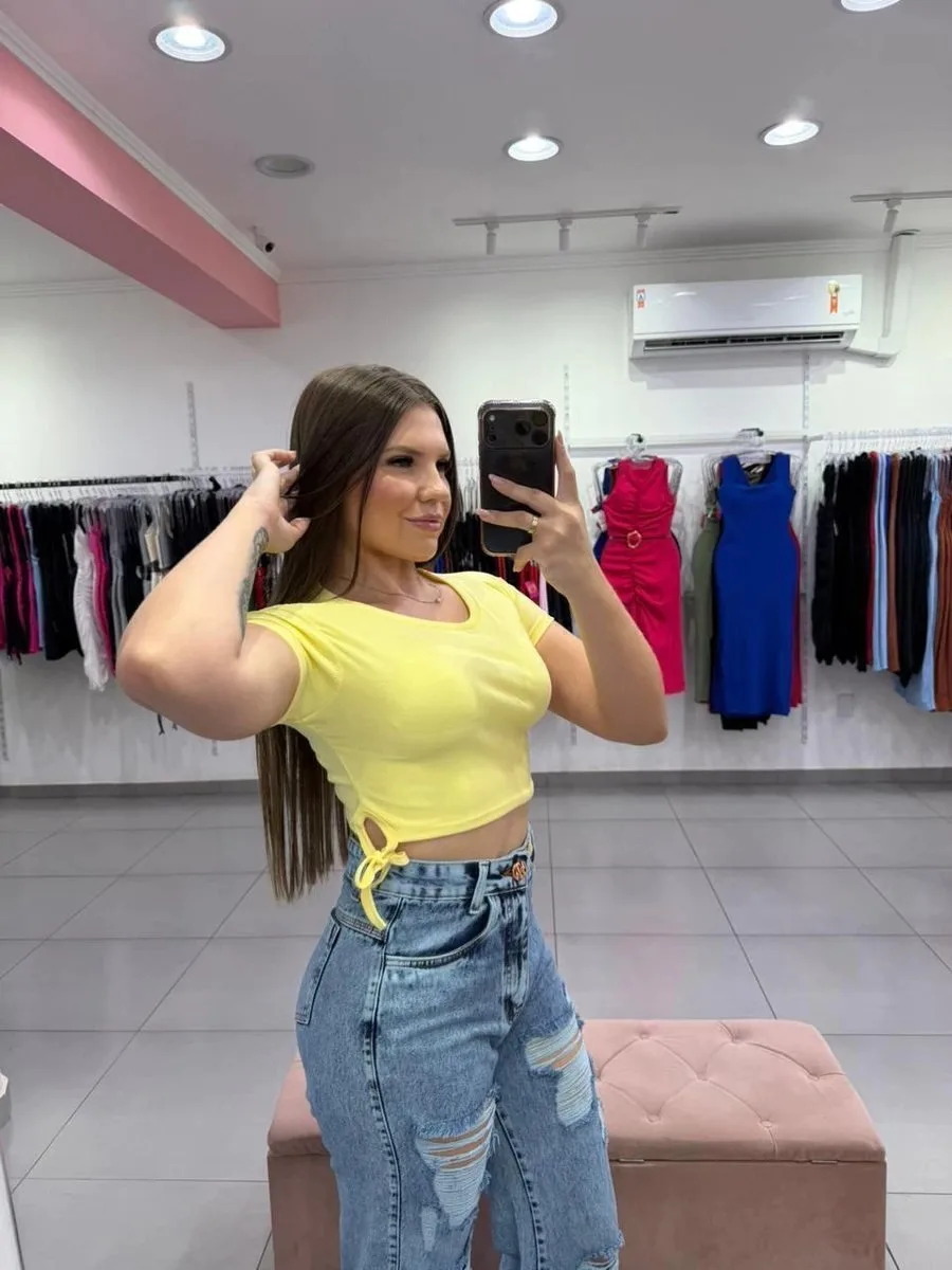 Cropped Canelado Fino Com Manga Curta E Detalhe Amarrar Amarelo - foto 2