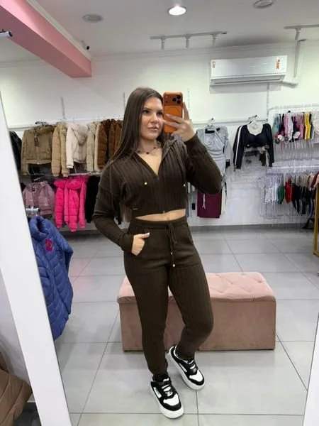 Conjunto Luxxo Modal Mousse Cropped Casaquinho Com Ziper E Capuz Calça Com Bolso E Cordinha Marrom